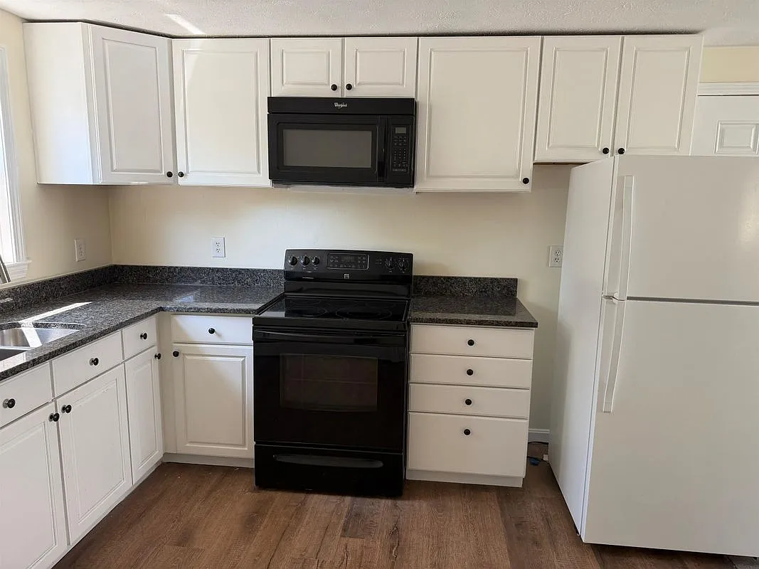 2 bed, 1.0 bath, 800 sqft, $2,000 — Photo 1