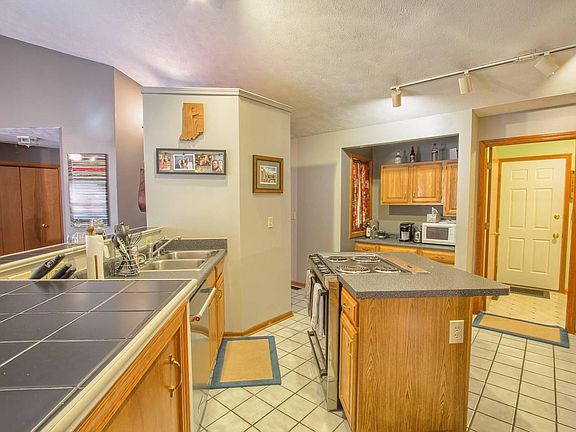 5th image of 8218 Ontario Ln