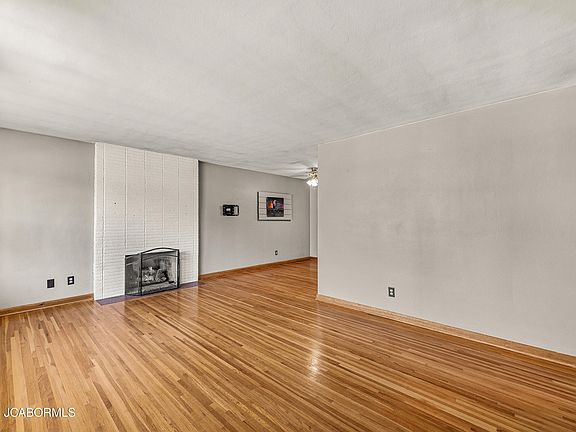 2nd image of 412 Meier Dr