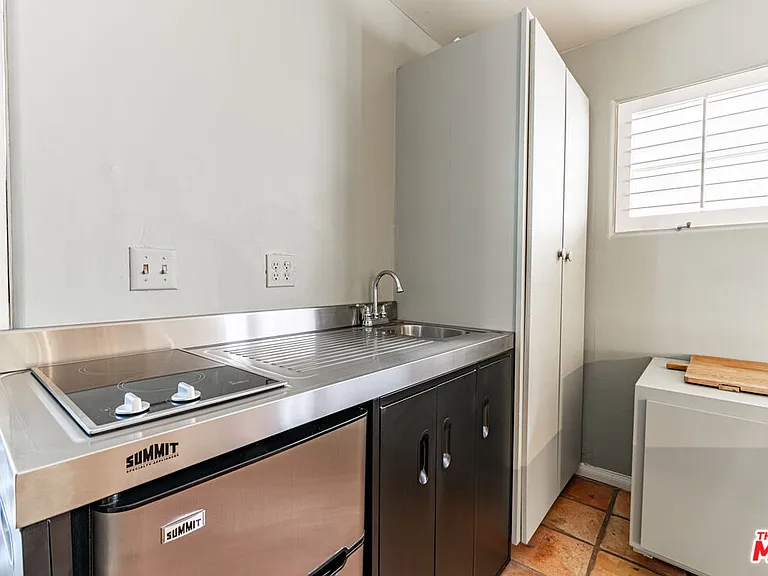 216 S Carmelina Ave #GUESTHOUSE — Photo 11