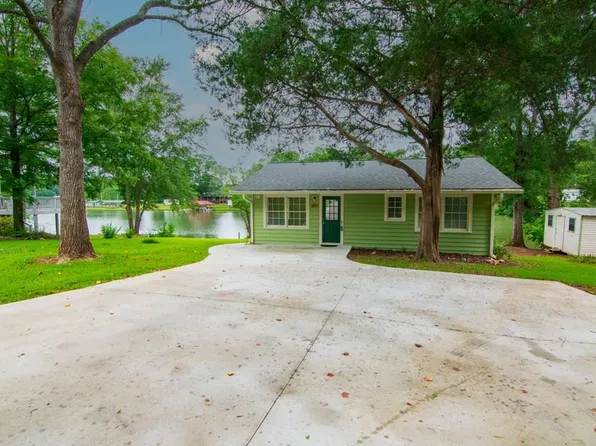 1671 W Pine Lake Dr, West Point, GA 31833