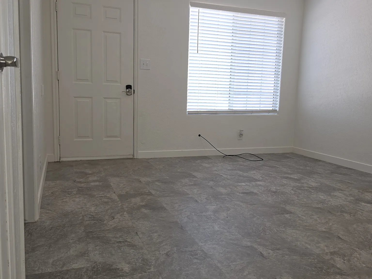 3 bed, 936 sqft, $1,400 — Photo 3
