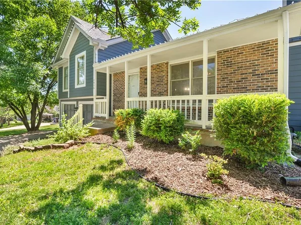 1415 W Prairie Ct, Olathe, KS 66061