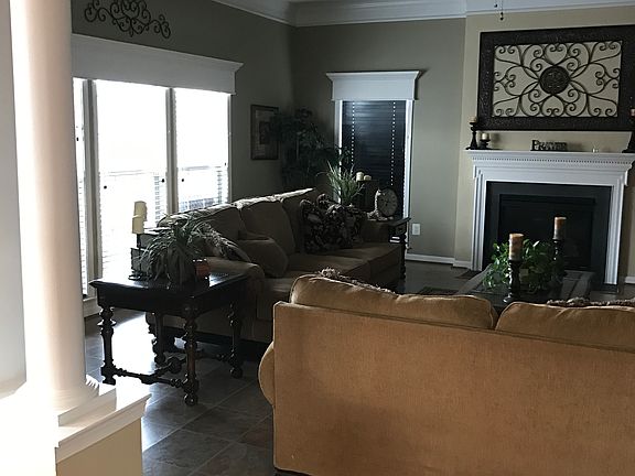 3rd image of 15304 Woodridge Ct