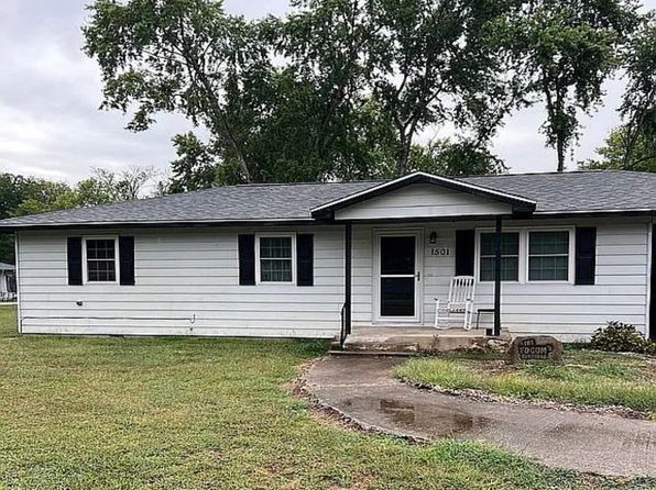 1501 Maple Ln