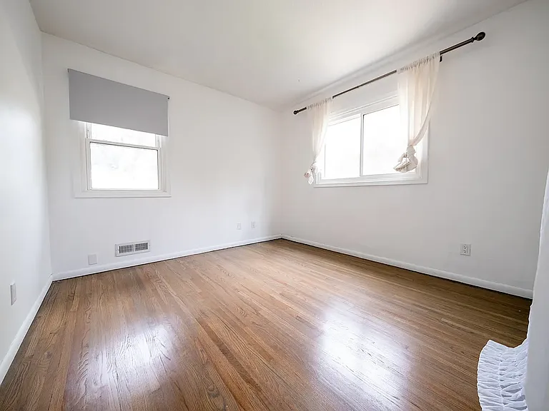 2416 Queens Dr — Photo 10
