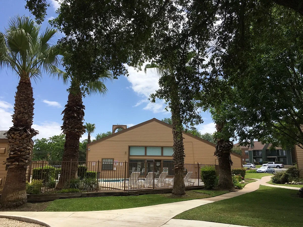 Apple Creek Apartments — Photo 2