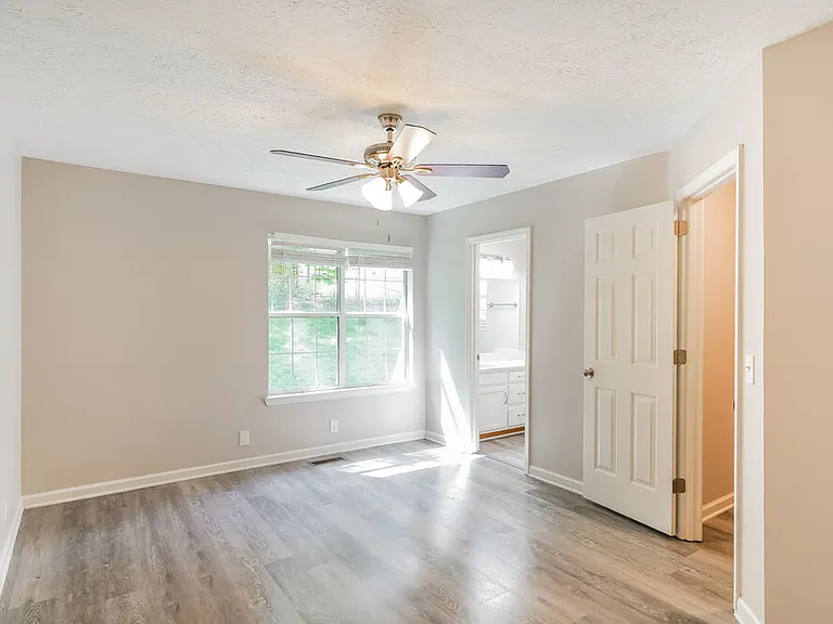1046 Cedar Creek Village Rd — Photo 8