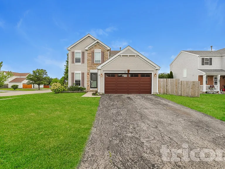 1011 Greenleaf Dr — Photo 1