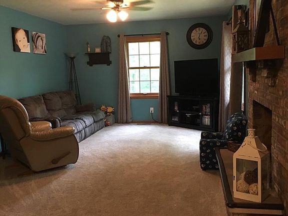 4th image of 1079 N Farmington Dr