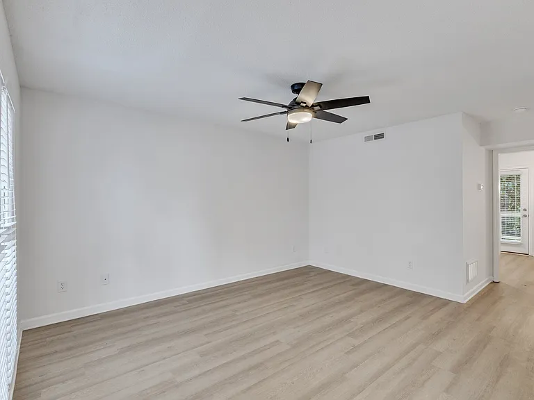 104 N Franklin St #106 — Photo 8