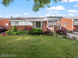 19712 Gaukler St, Saint Clair Shores, MI 48080