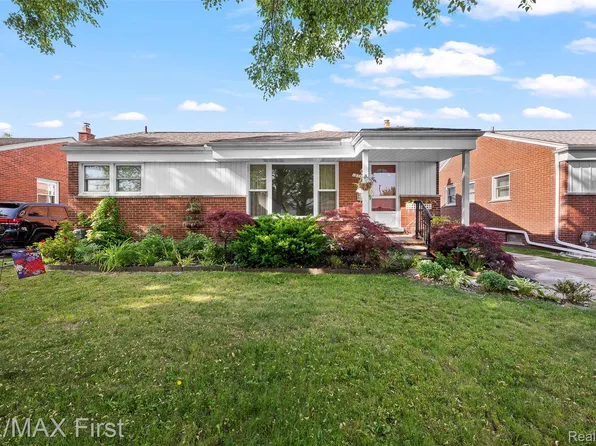 19712 Gaukler St, Saint Clair Shores, MI 48080