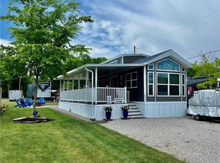 4710 Lake Rd E, Geneva, OH 44041