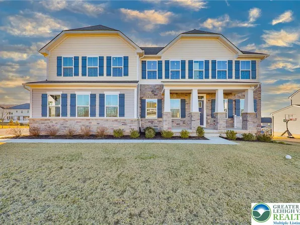 2890 Hawk Valley Ct, Center Valley, PA 18034