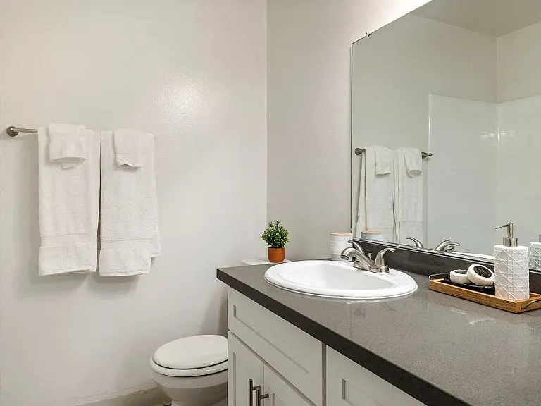 5633-45 N Topanga Canyon Blvd — Photo 10