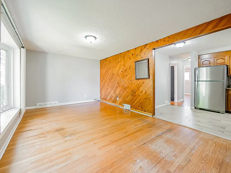 28783 Leona St — Photo 3