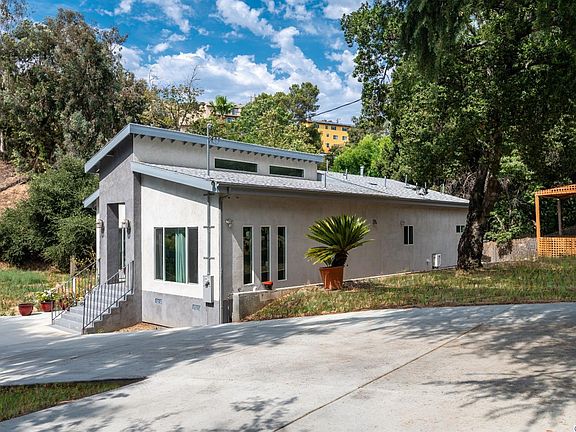 2nd image of 10219 Sunland Blvd