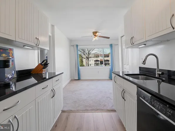 440 Girard St APT 101, Gaithersburg, MD 20877