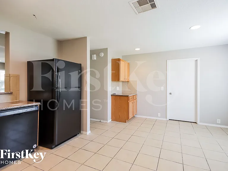 923 Grand Plains Dr — Photo 5