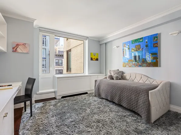 300 East 77th Street image 16 of 19