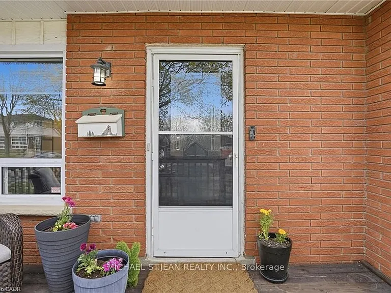 282 Roach Ave — Photo 7