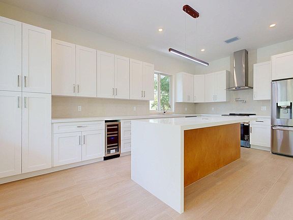 4th image of 1025 Snapper Ln