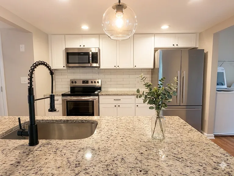 1714 Granite Ct — Photo 3