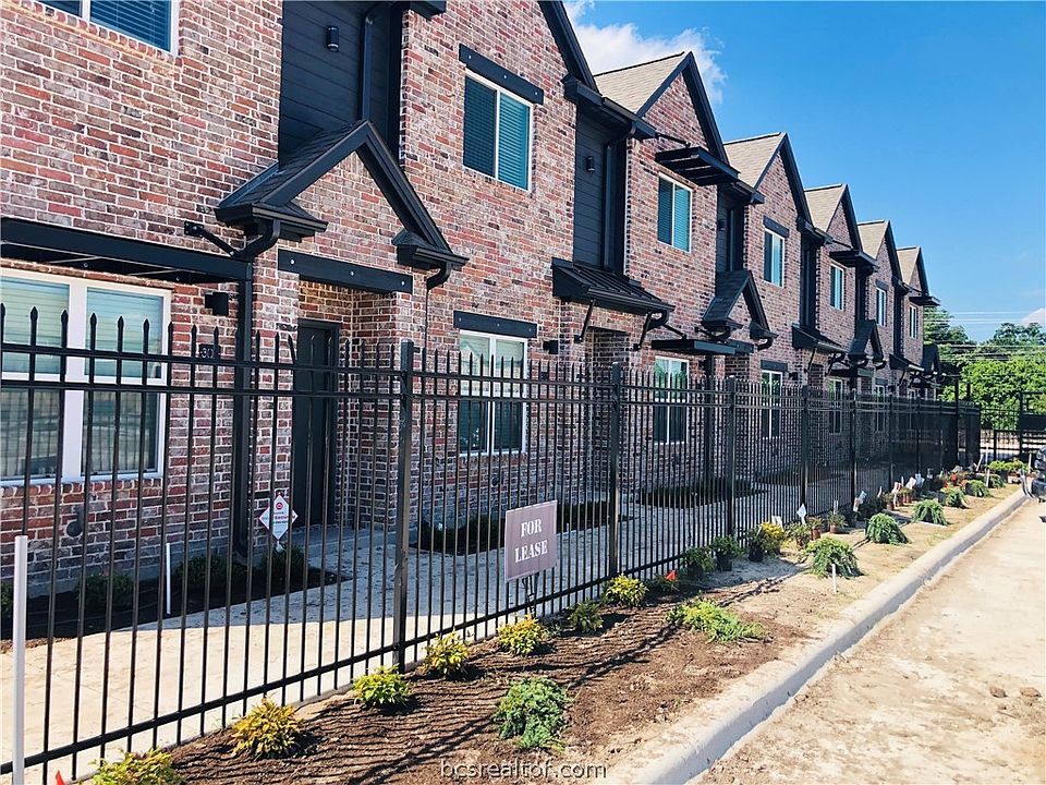 1st image of 1451 Associates Ave #501