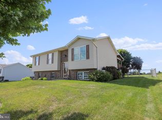 1258 Courtney Dr, Chambersburg, PA 17201