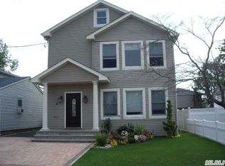 4 Fulton St E, East Rockaway, NY 11518