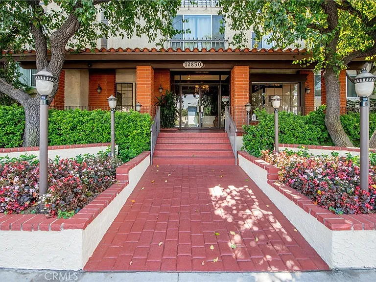 12830 Burbank Blvd #305 — Photo 19