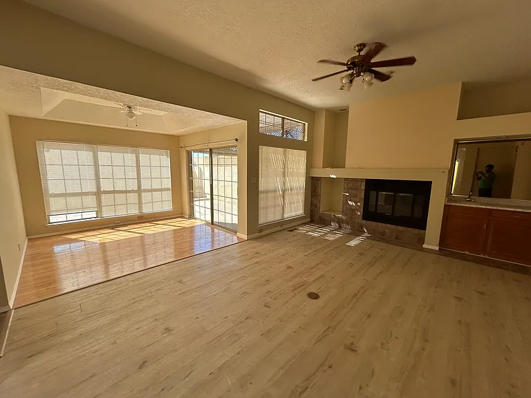 7921 Woodleaf Dr NE — Photo 1