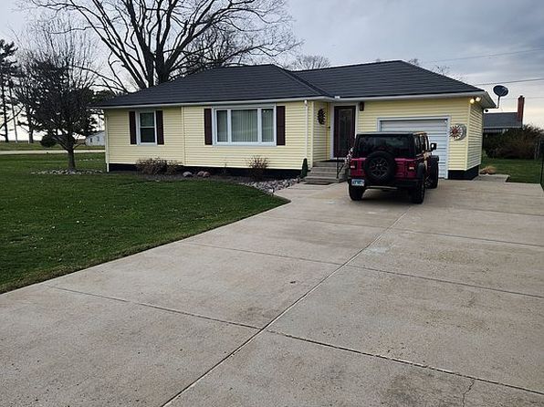 28 E Camp St, Camp Grove, IL 61424