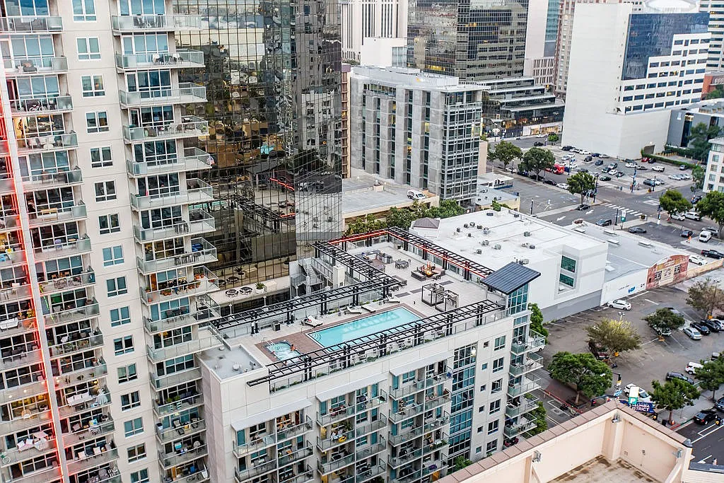 Allegro Towers — Photo 2