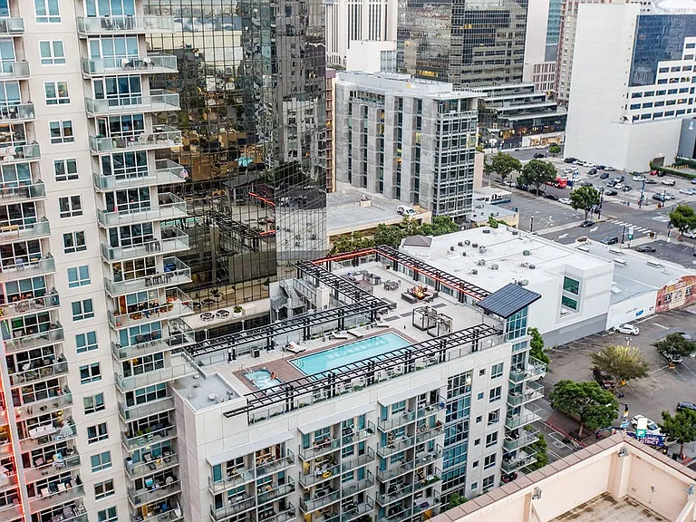 Allegro Towers — Photo 2