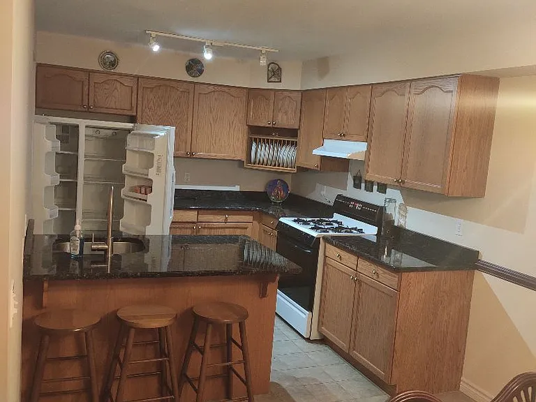 1058 Lexington Cir — Photo 29