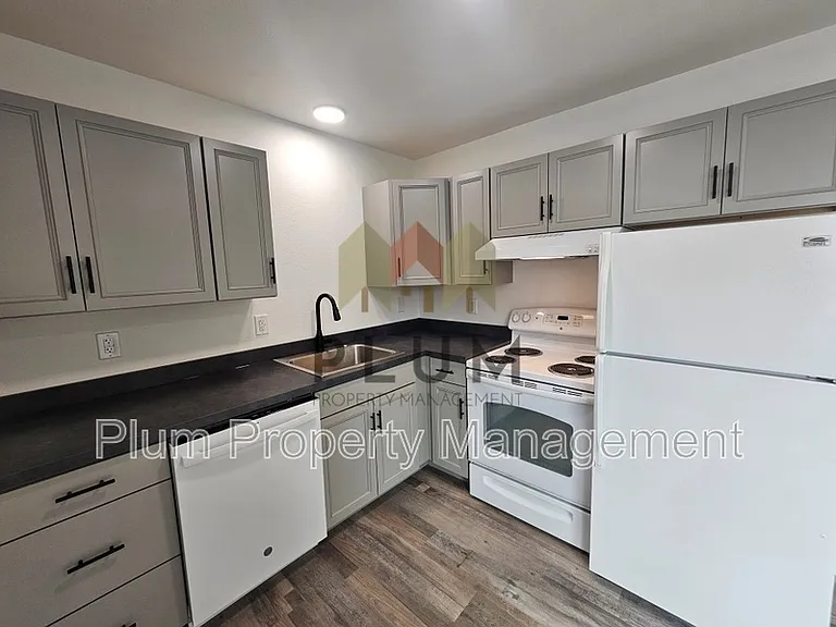 2340 Fairview Ave #2 — Photo 5