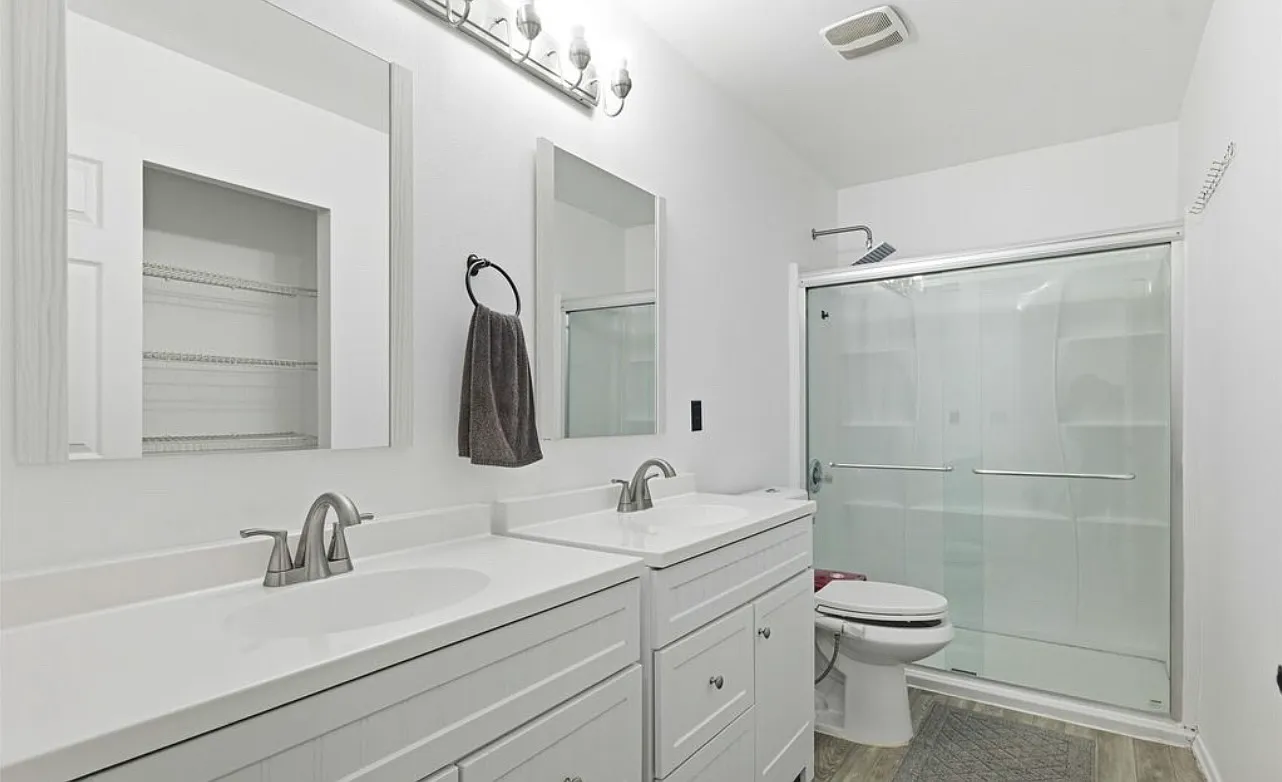 6 bed, 3142 sqft, $1,000 — Photo 3