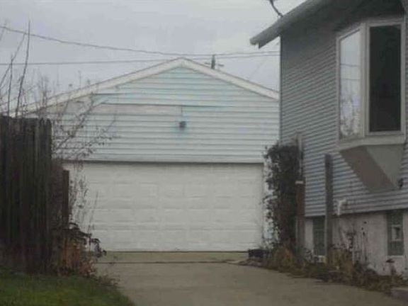 4th image of 9508 W Schlinger Ave