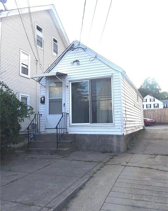 1st image of 672 Providence St