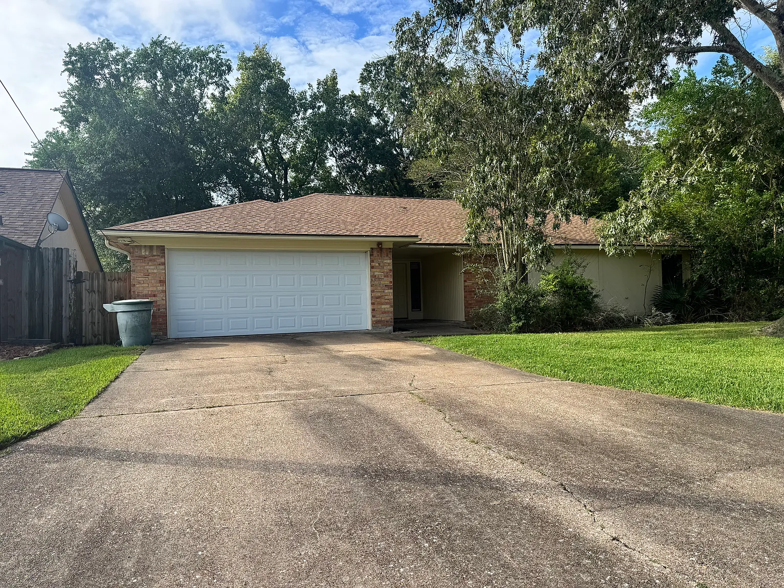 3 bed, 1900 sqft, $1,900 — Photo 1