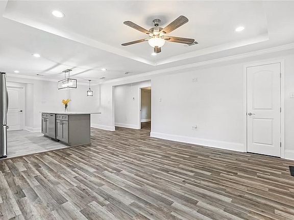 5th image of 4519 Croyden Ave