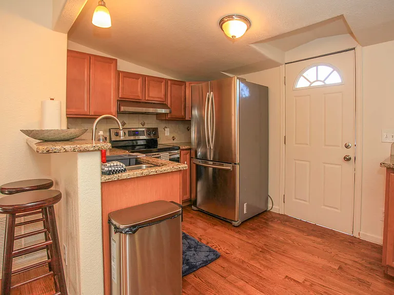 642 Maple St — Photo 9