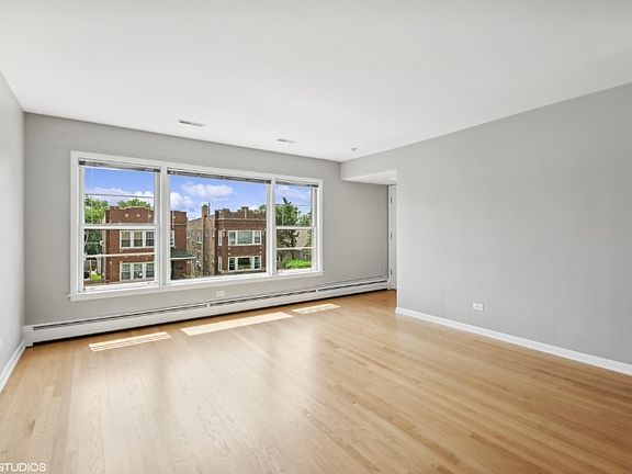 4th image of 5104 W Cornelia Ave #1