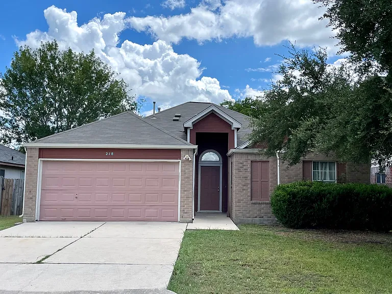 218 Sunshadow Dr — Photo 1