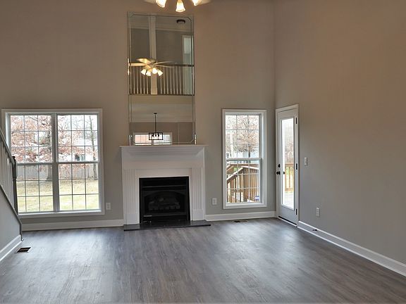 4th image of 302 Orchard Park Dr