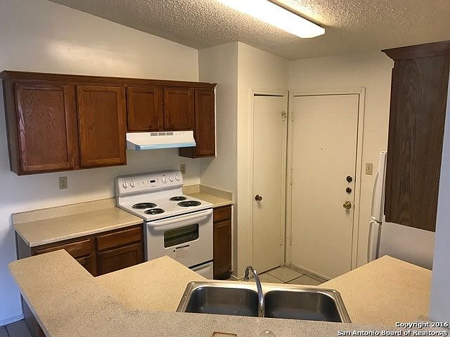 1st image of 5530 Lochmoor