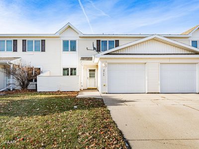 2766 S 38th St, Grand Forks, ND, 58201