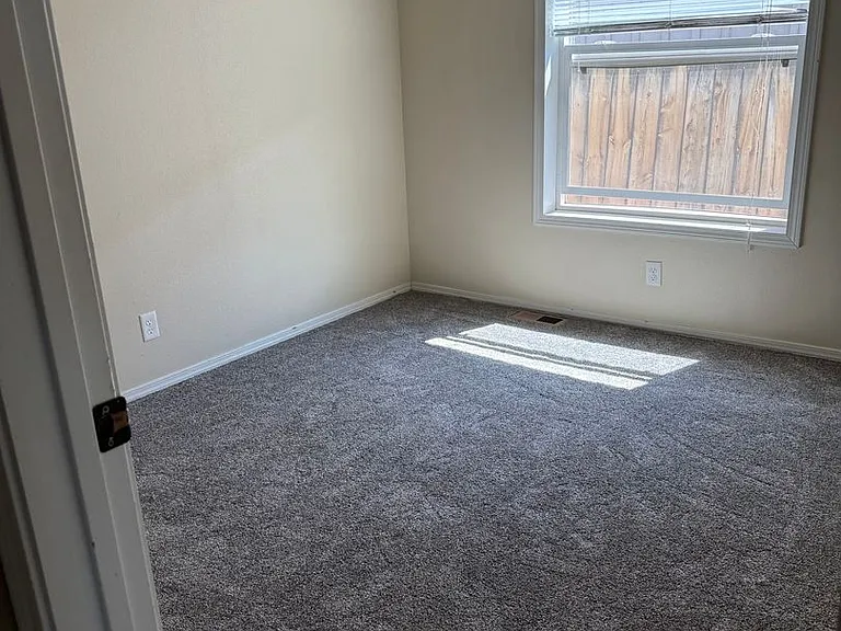 125 E Menefee St — Photo 20